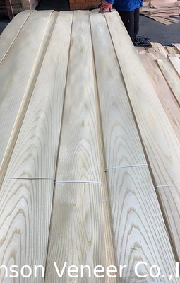 OEM White Ash Wood Veneer Crown Cut 0.45mm Độ dày 2500m + chiều dài