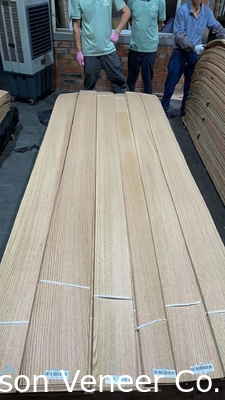 Bàn gỗ Oak Đỏ Veneer Quercus 0.5mm lớp AA trong kho 100.000 m2