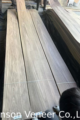Crown cắt American Walnut Veneer tự nhiên AA lớp dày 0.42mm Màu sắc nhẹ