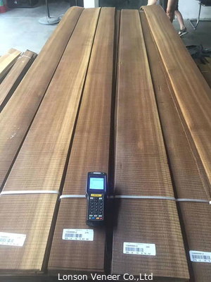 Ván gỗ thông bốc khói cắt thô 0,70MM cho thiết kế tùy chỉnh